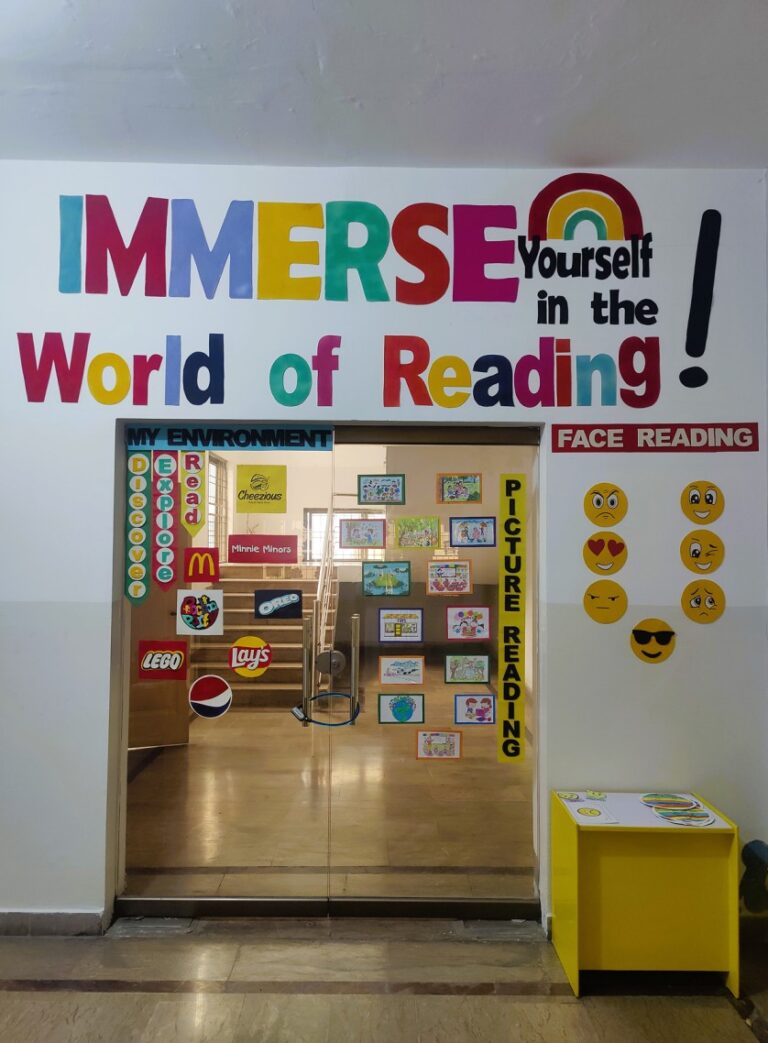 immerse-yourself-in-the-world-of-reading-library-wall-mural